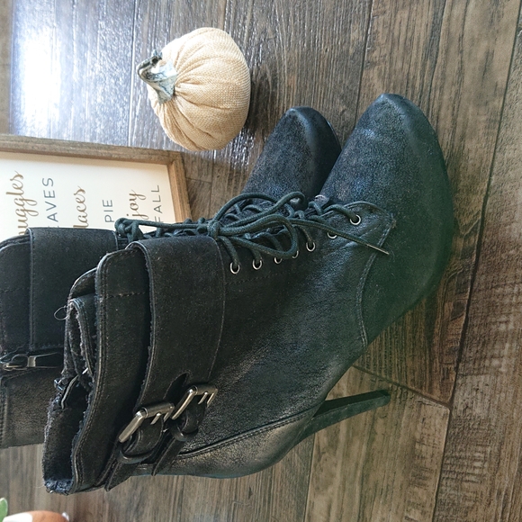 Express Ankle Boots - Picture 5 of 10